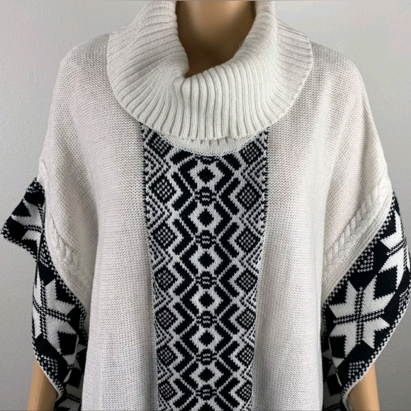 Black Rivet Cowl Neck ❄️ Poncho - Picture 5 of 12